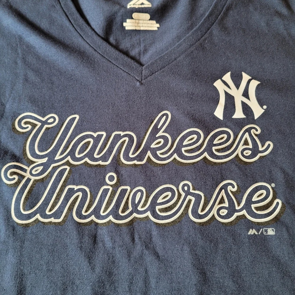 New York Yankees Universe Women's V-neck Tee •Size Medium• New w/ Tag - Picture 3 of 6